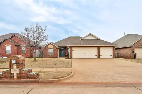 709 N Elk Way, Mustang, OK 73064