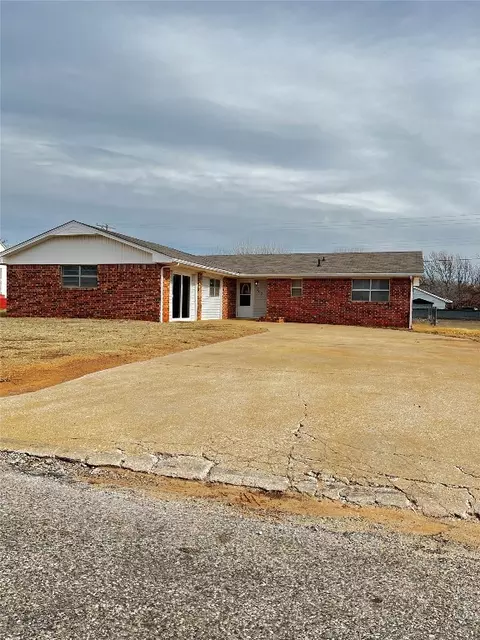 202 S Locust St, Seiling, OK 73663 photo 1