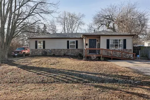 612 E Washington St, Tecumseh, OK 74873