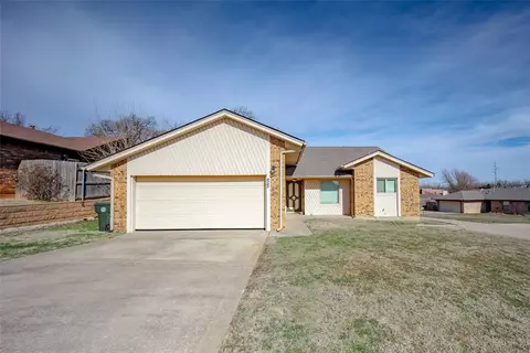 9721 Beth Dr, Midwest City, OK 73130