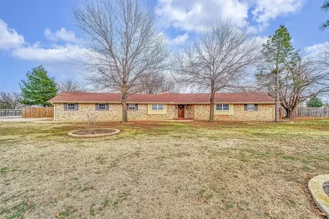 8 Constitution Ave, Altus, OK 73521