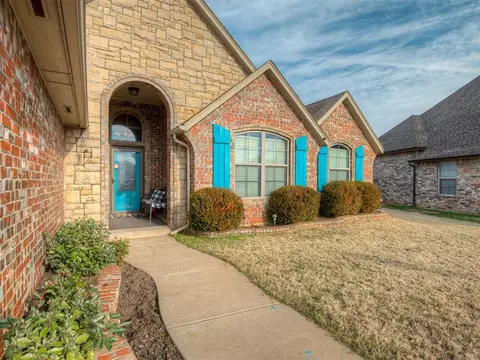 12121 SW 13th St, Yukon, OK 73099