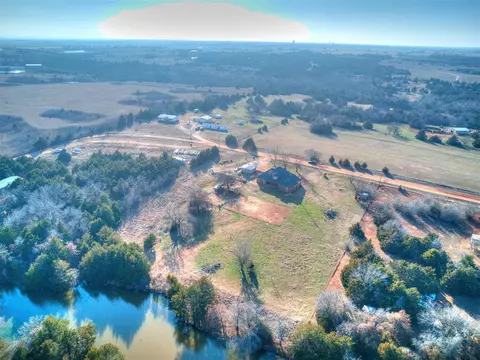 8600 Fox Dr, Crescent, OK 73028