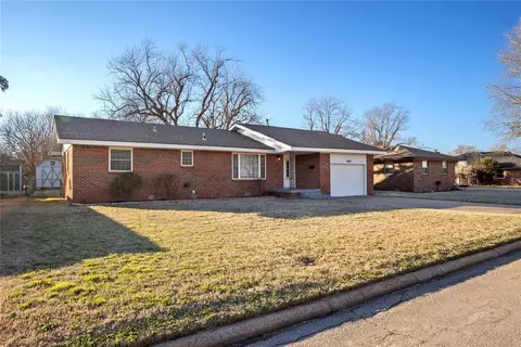 1015 Krest Dr, Weatherford, OK 73096