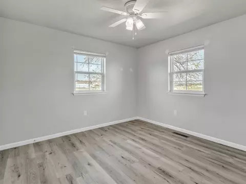 24 NE 3rd St, Tuttle, OK 73089 photo 17