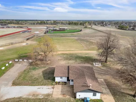 24 NE 3rd St, Tuttle, OK 73089 photo 27