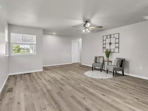 24 NE 3rd St, Tuttle, OK 73089 photo 4