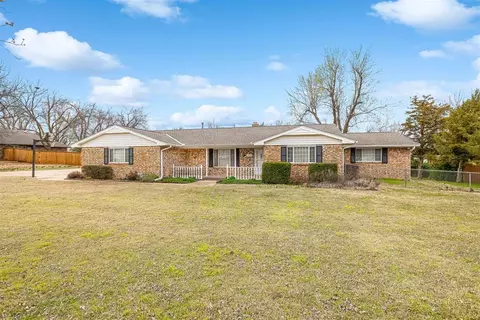 1750 W Rose Oak Dr, Mustang, OK 73064