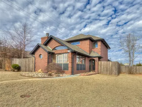 805 Woodward Ave, Moore, OK 73160