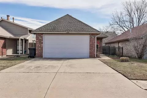 2306 Cedar Brook Dr, Moore, OK 73160