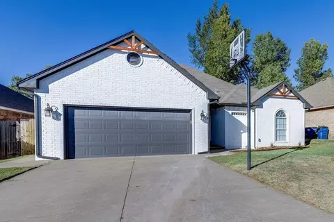 621 E Katelyn Ln, Mustang, OK 73064