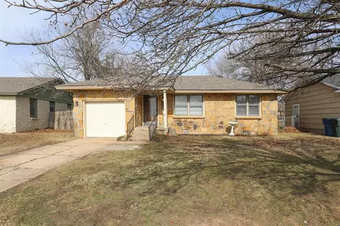 225 E Jarman Dr, Midwest City, OK 73110