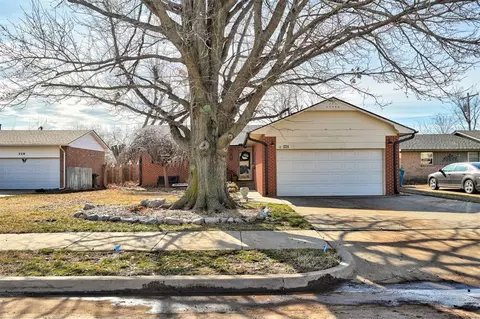 224 E 29th St, Edmond, OK 73013