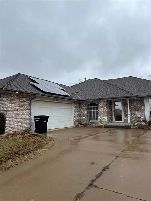 2308 E Hills Dr, Moore, OK 73160