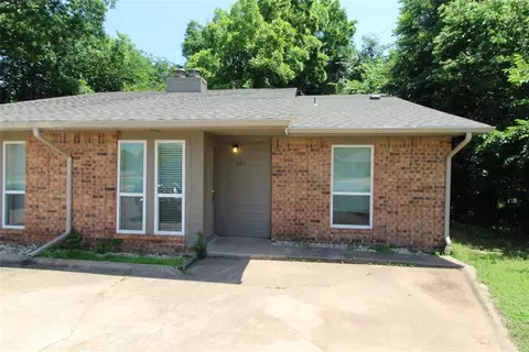 905 Aspen St #907, Noble, OK 73068