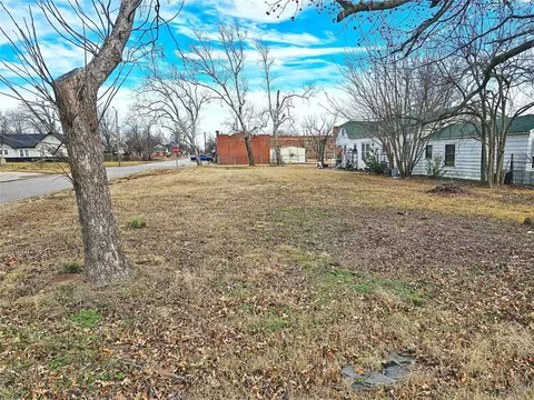 1836 N Market Ave, Shawnee, OK 74804