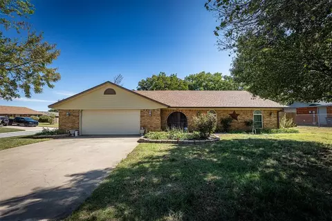 2627 NW 78th St, Lawton, OK 73505
