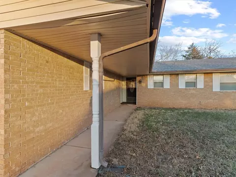 401 Crest Ln, Noble, OK 73068 photo 4