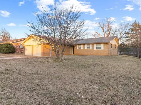 401 Crest Ln, Noble, OK 73068 photo 2