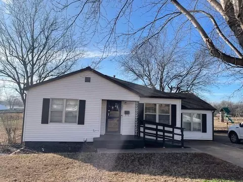 507 Winona Blvd, Lindsay, OK 73052