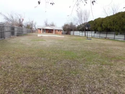 616 Cass Ave, Moore, OK 73160