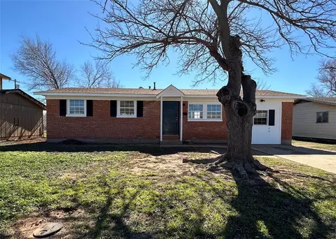 808 Asalee St, Altus, OK 73521 photo 2