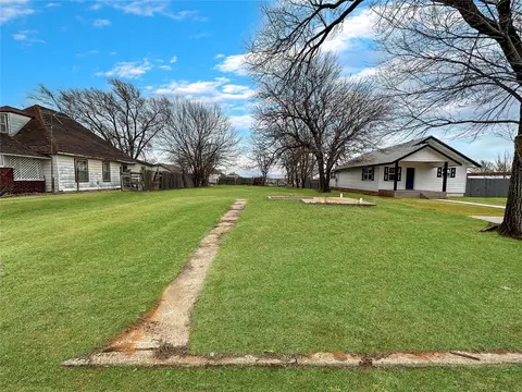 318 S Washington Ave, Elk City, OK 73644