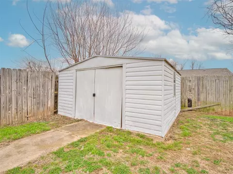 660 Camelot Dr, Moore, OK 73160 photo 36