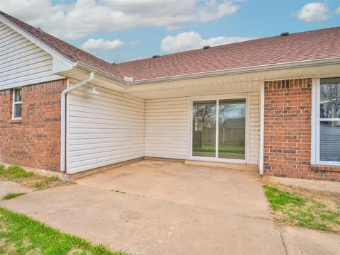 660 Camelot Dr, Moore, OK 73160 photo 33