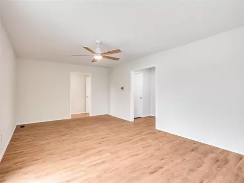 660 Camelot Dr, Moore, OK 73160 photo 8