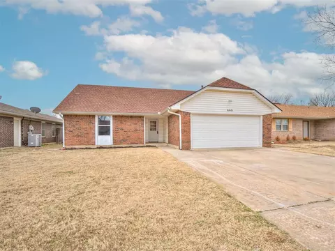660 Camelot Dr, Moore, OK 73160 photo 4