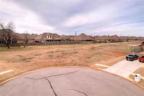 10921 NW 24th Ter, Yukon, OK 73099