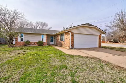 501 SE Post Oak Ln, Moore, OK 73160