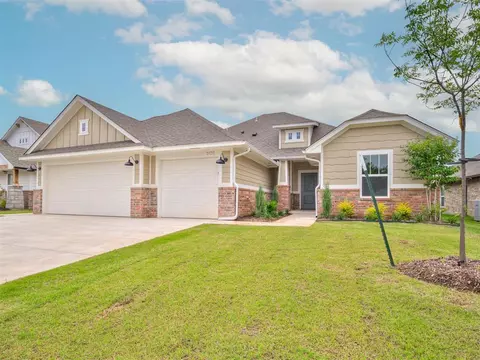 2425 Creekside Cir, Moore, OK 73160 photo 2