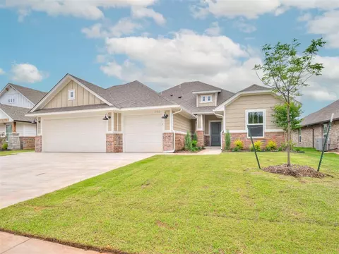 2425 Creekside Cir, Moore, OK 73160 photo 4