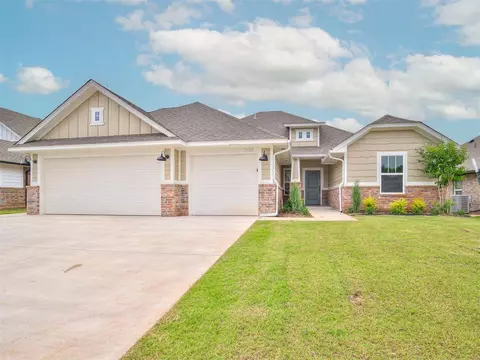 2425 Creekside Cir, Moore, OK 73160