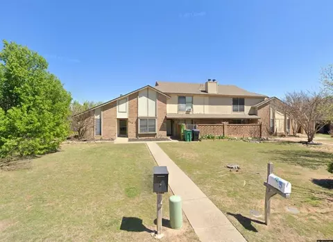 312 N Willowood Dr, Yukon, OK 73099