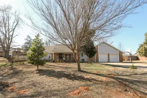 605 N Country Club Ter, Mustang, OK 73064