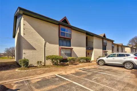 1703 E Lindsey St #4, Norman, OK 73071