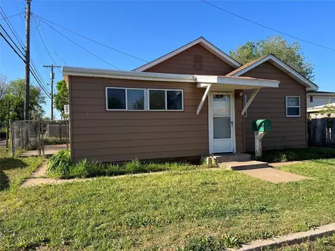 208 W C St, Altus, OK 73521