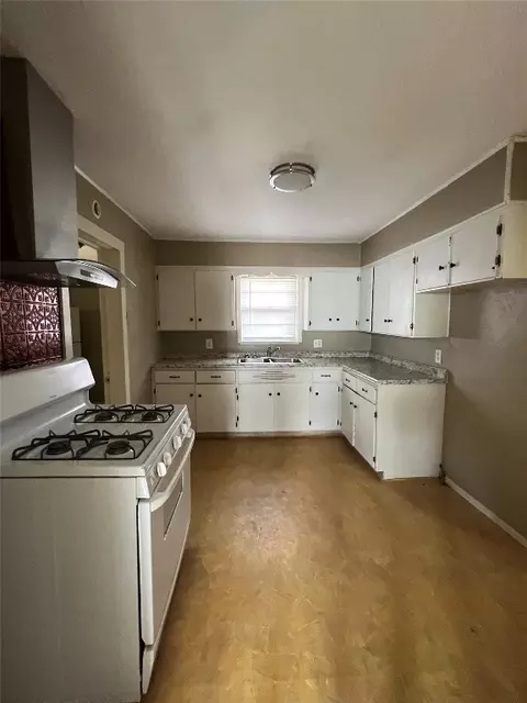 208 W C St, Altus, OK 73521 photo 7