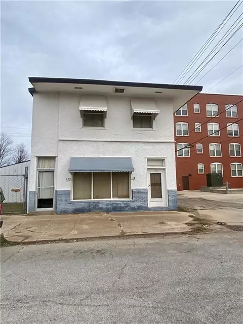 118 N 2nd St, Chickasha, OK 73018