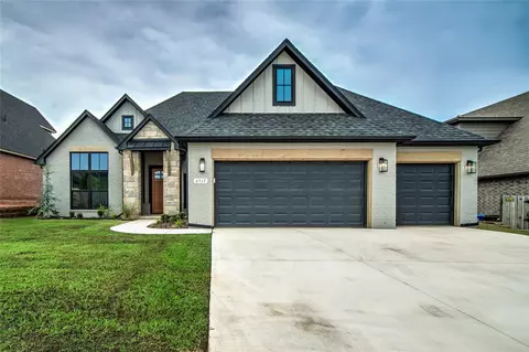 6517 Forest Edge Dr, Edmond, OK 73034