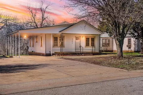 609 S Capitol St, Guthrie, OK 73044