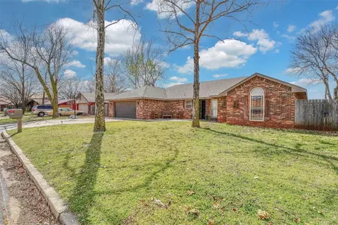 2023 W 7th Pl, Elk City, OK 73644