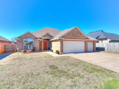 3105 Red Rock Dr, Moore, OK 73165
