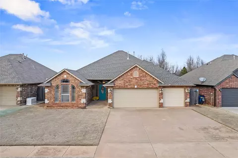 769 W Old Farm Way, Mustang, OK 73064