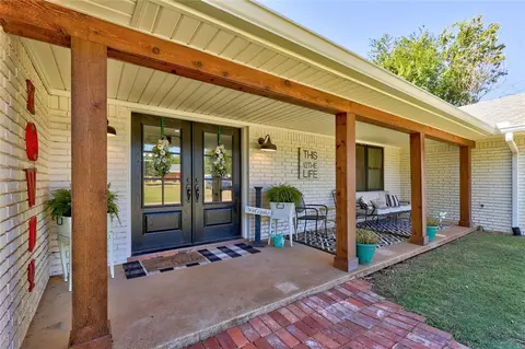 223 S Lake Park Dr, Mustang, OK 73064