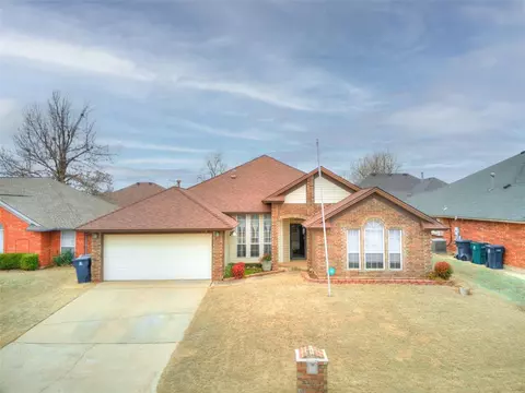 709 Greenfield Dr, Yukon, OK 73099