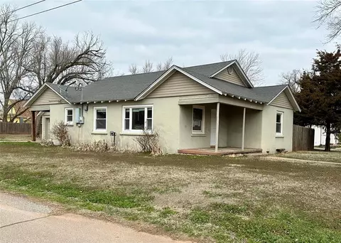 601 N Madison Ave, Elk City, OK 73644